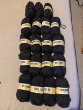 17 pelotes de laine  50 grs