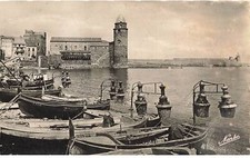 66 COLLIOURE AN#MK0645 LES BARQUES POUR LA PECHE AU LAMPARO AU PIED DE L EGLIS