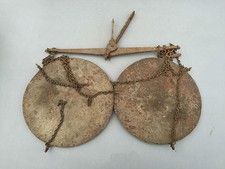 Ancienne balance à plateaux