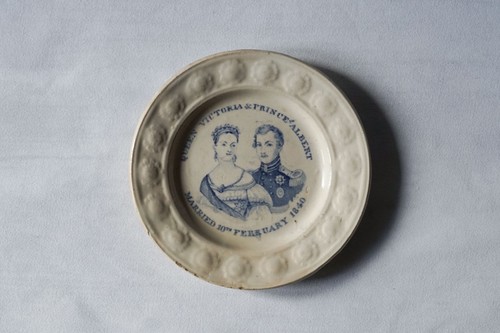 Petite assiette ancienne - ancienne, en
