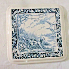 ANCIEN DESSOUS DE PLAT EN FAIENCE DECOR ART NOUVEAU GIEN ?