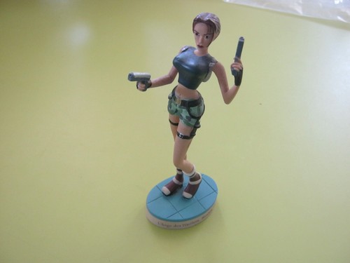 Figurine lara croft - lara, tomb