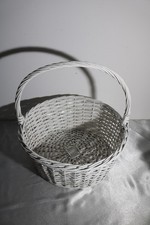 Panier en osier peint en blanc