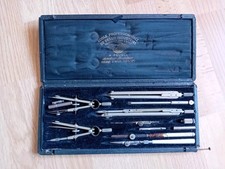 Ancienne Boîte De Compas Vers