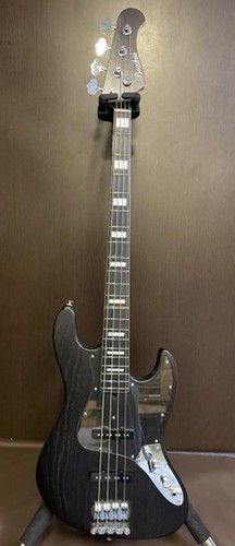 Guitare basse électrique