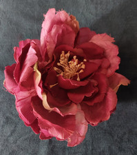 Fleur en tissu rose foncé