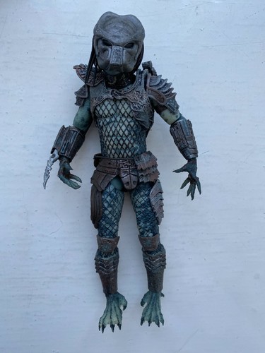 Figurine action neca - neca, masqué