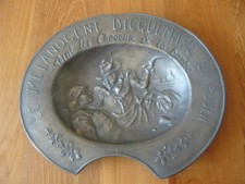 ANCIEN PLAT A BARBE EN ÉTAIN