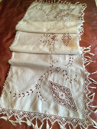 Très jolie piece broderie - de,