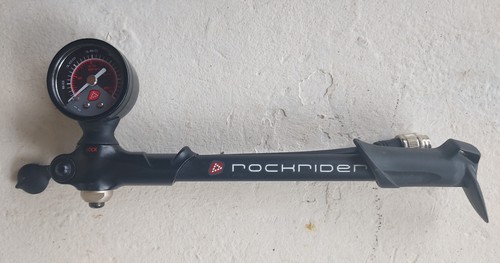 Pompe pour amortisseurs moto