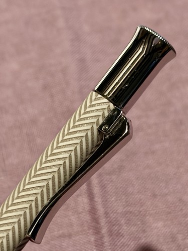 Mythique stylo porte - porte, mines