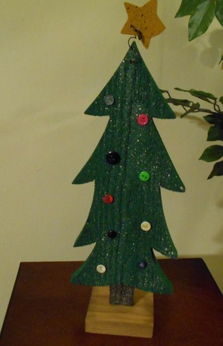 Wood christmas tree - 15-1/2",