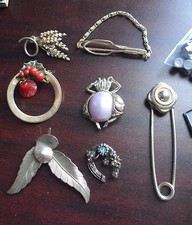 Lot of 6 Vintage Costume Brooches and a Tie Clip 
