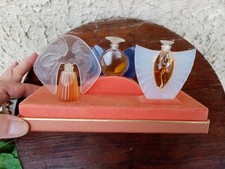 Coffret de miniatures de parfum (manque couvercle)