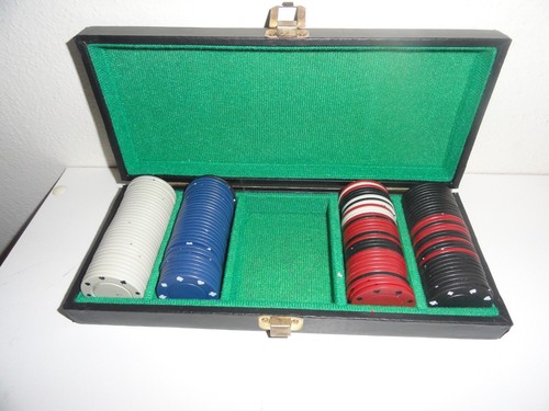 Poker chips carrying case - in,