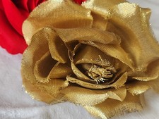 Grosse fleur ancienne dorée