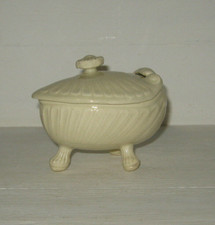 Ancien moutardier en faïence fine forme coquille décor relief marqué AB ?