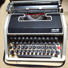 Machine à écrire Olivetti