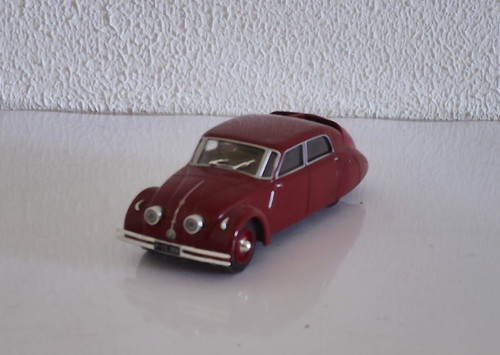 Voiture ixo altaya - 1/43,