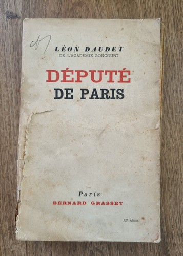 Très vieux livre sur léon - très,