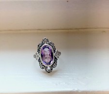 Très Belle Bague importante Et Naturelle améthyste et marcassites en argent 925