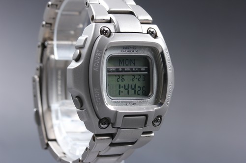 Presque comme neuve montre - neuve],