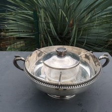 SERVICE À CAVIAR VINTAGE MÉTAL ARGENTÉ, POIGNÉES ESTURGEONS, BORD PERLÉ POINÇONS