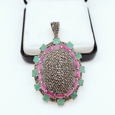 Pendentif clouté rubis et