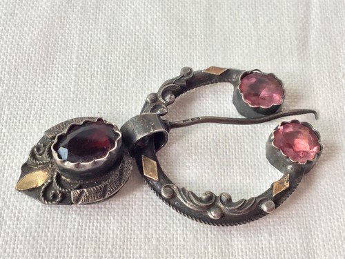 Fibule broche pierre - fibule,