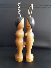 ANCIEN TIRE BOUCHON DECAPSULEUR      COUPLE  EROTIQUE EN BOIS     HT 16CM