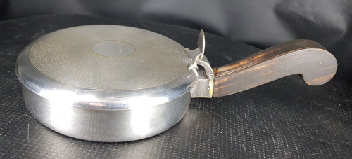 Ancienne casserole avec - casserole,