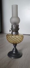 ANCIENNE LAMPE À PÉTROLE SUR PIED EN ÉTAIN