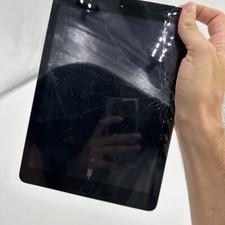 iPad Air - A1475 - Pour pièces - HS - Fissuré, tordu et désactivé