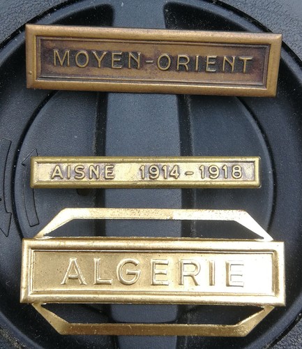 France lot barrette - 3,
