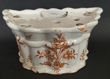 Bouquetière en faïence Lyon