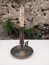 Ancien bougeoir poussoir en laiton d'une hauteur de 17,5 cm