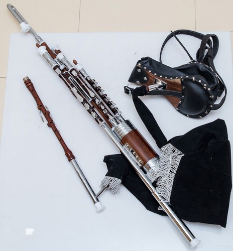 Irish pipes uilleann - pipes, bagpipe