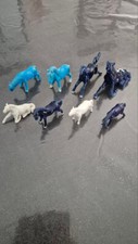 LOT DE 8 CHEVAUX DU BONHEUR 4 TAILLES ET DE 3 COULEURS DIFFERENTES EN PORCELAINE