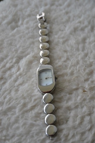 Montre pour femme - montre, femme,
