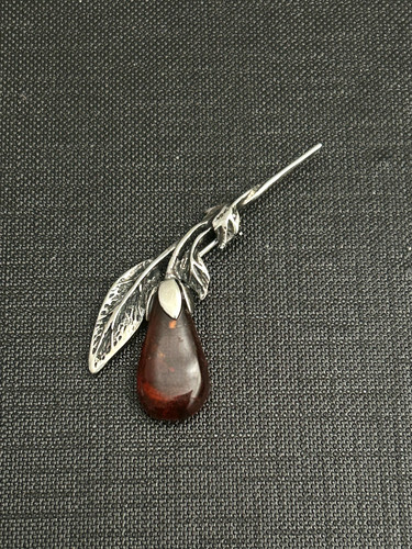Ancien broche avec ambre - avec,