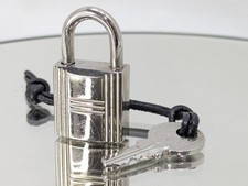 Ensemble cadenas et clé et