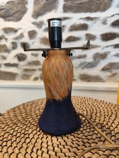 Élégant pied de lampe en pâte de verre