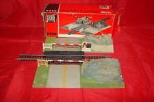 JOUEF HO PASSAGE A NIVEAU 676 AVEC RAIL TRAIN ELECTRIQUE BOITE