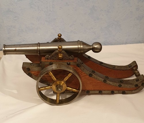 Canon décoratif composé - , de
