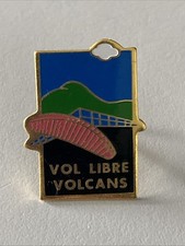 Pin’s Vol Libre Des Volcans Deltaplane Voile