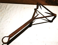 TRES JOLI TREPIED ANCIEN EN FER FORGE  REPOSE MARMITE CHEMINEE  19 ème