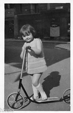 BJ301 Carte Photo vintage card RPPC Enfant fille trottinette close eyes street