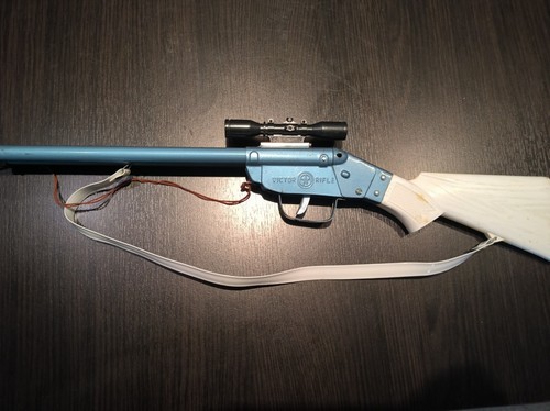 Rare vintage victor rifle - rare,