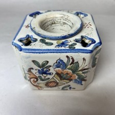 Encrier en faïence, Corne