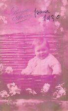 CP FOND ROSE BEBE DANS MALLE OSIER - 11438